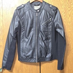 MEDIUM Maurices Black  faux Leather MOTO Jacket.